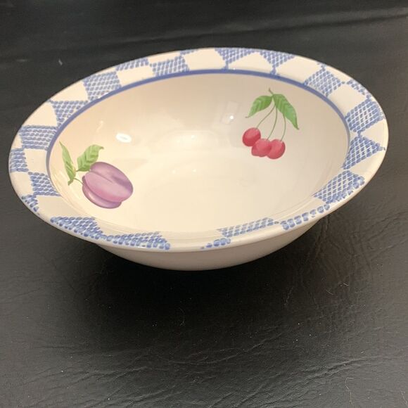 Pfaltzgraff USA Round Serving Bowl 9 Inches Round Cherries Plum Peaches Blue - Picture 3 of 7